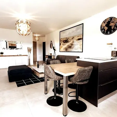 Proche Centre Et Commodites, Appt 4/6 Pers Daire *